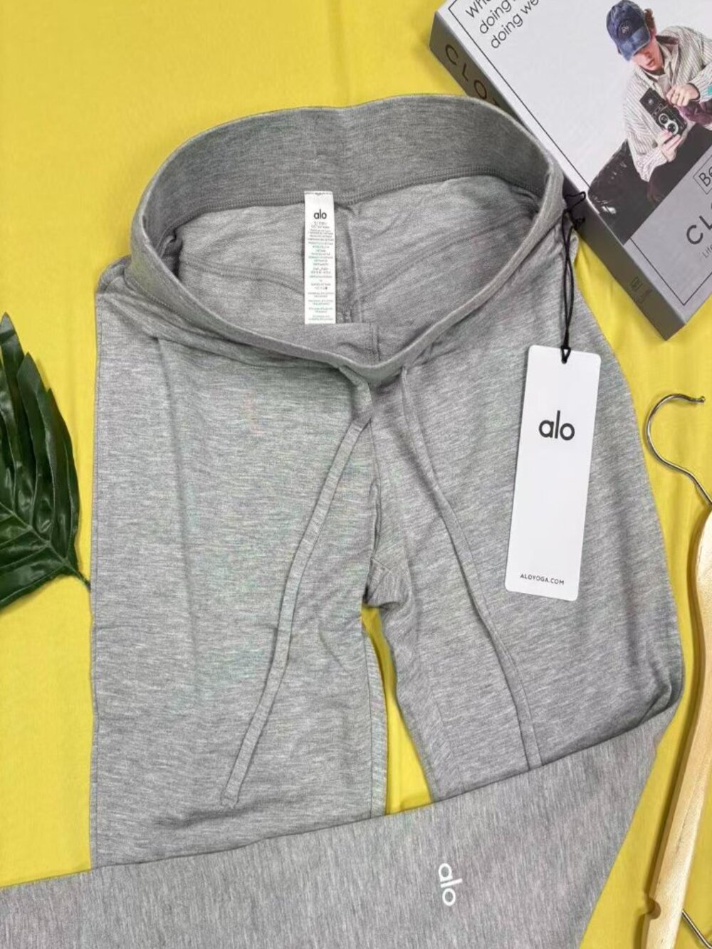 ☁️Alo Yoga Sway Flare Pants Sporty Gray Slightly Flare Casual Long Pants - Picture 5 of 9